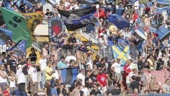 Tifosi in curva all’Arena