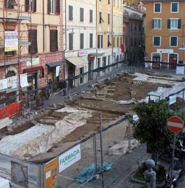 I lavori in piazza Aranci e sopra il campetto Bertagnini 