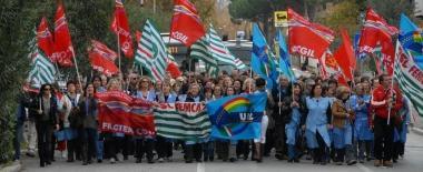 Vestaglie azzurre di nuovo in piazza
