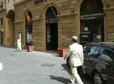 Una filiale della Cassa di risparmio di Volterra