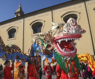 La sfilata del dragone durante il capodanno cinese