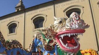 La sfilata del dragone durante il capodanno cinese