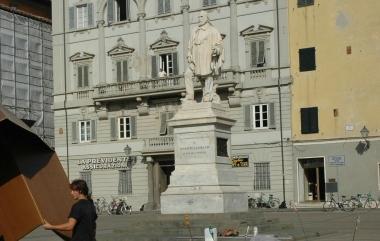 La statua di Giuseppe Garibaldi in piazza del Giglio 