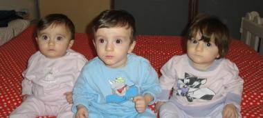 PRIMA CANDELINA PER TRE! Tanti auguri con un mondo di bene a Tommaso, Martina e Chiara per il ...