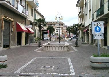 Via del Popolo, la zona dove sono in costruzione gli ascensori 