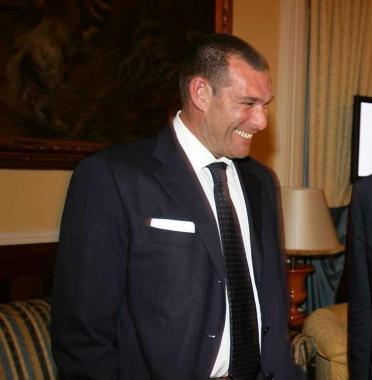 Lalbergatore Elio Pancioli nel gruppo dei ciclisti feriti da proiettili sparati da unarma ad aria compressa 