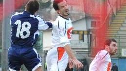 Calanchi in azione contro la Pavullese A sinistra mister Indiani