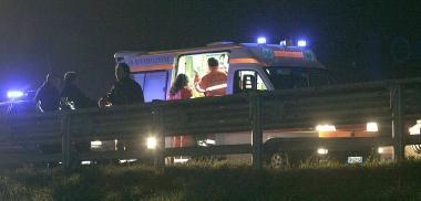 Ambulanza e soccorritori sullA11    