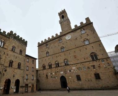 Una veduta del palazzo dei Priori sede del Comune di Volterra 