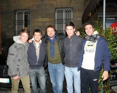 Alcune immagini dellanteprima di Finalmente la felicit&agrave; al cinema Astra. Pieraccioni, assaltato dai fan, si concede volentieri per fotografie e per rilasciare autografi 