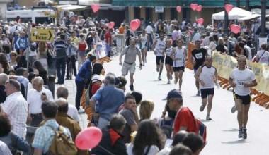 Maratona, alla corsa dei Babbi Natale anche quattro diversamente abili