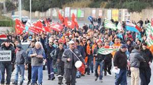 La "lunga marcia" dei metalmeccanici per salvare la Lucchini