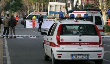 "Agganciato" dal camion mentre va in bici, muore a 91 anni