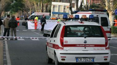 "Agganciato" dal camion mentre va in bici, muore a 91 anni