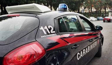 Barbiere difende la fidanzata a rasoiate e ferisce tre ragazzi