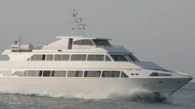 Caos concessioni demaniali Revocato il pontile a Vega Navi
