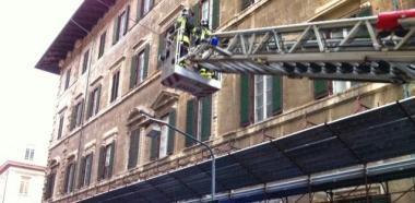 <b>SENZA SOSTA. </b>I vigili del fuoco hanno lavorato tutto il giorno senza fermarsi un attimo      