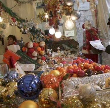 Il coraggio di Aulla che ripropone i mercatini di Natale  