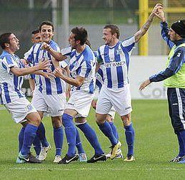 I giocatori del San Marino festeggiano un gol allo stadio Olimpico 