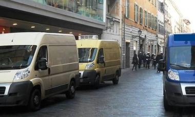 Troppi furgoni in corso Italia