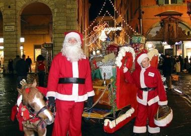 Un Babbo Natale con una speciale slitta 