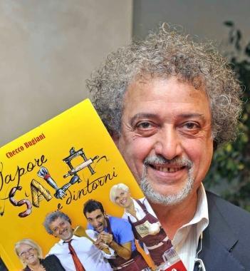 Checco Bugiani con il suo libro 