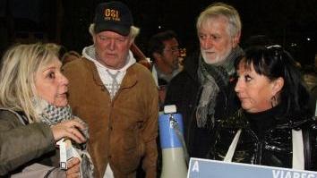 Daniela Rombi (a sinistra) alla manifestazione in stazione
