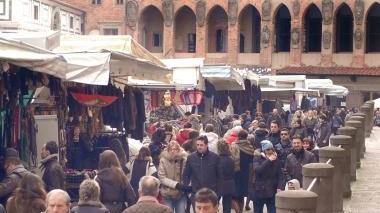 Oggi shopping natalizio per tutto il giorno