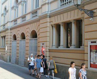 Ledificio che ospita il cinema Moderno (vip)  