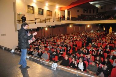 Pieraccioni alla prima del film al cinema Astra; sotto con Buscemi nelle riprese al teatro del Giglio 