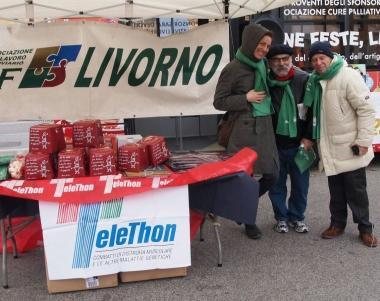 Lo stand di Telethon in piazza Cavour 