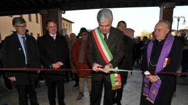 Il taglio del nastro del sindaco Claudio Toni
