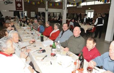 <b>I SAGGI. </b>Alcune immagini del pranzo di Natale al centro      