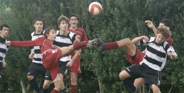 <b>CARICHI.</b> Fermi gli Allievi, per il Livorno sono scese in campo soltanto le squadre dei Giovanissimi        