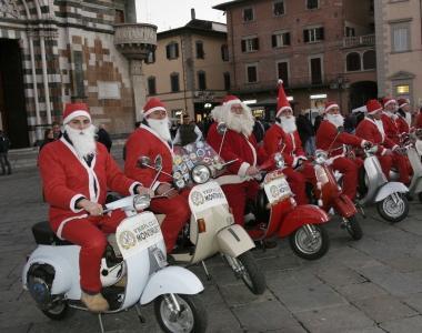 Babbo Natale in Vespa 
