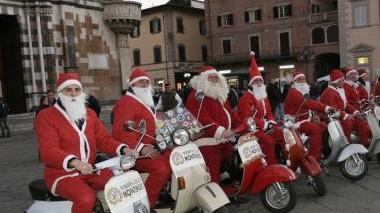 Babbo Natale in Vespa