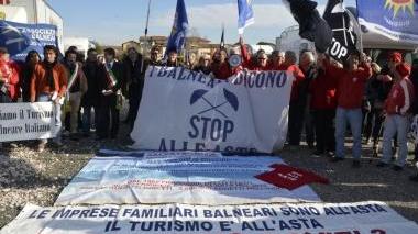 <b>LA PROTESTA.</b> La carovana dei balneari