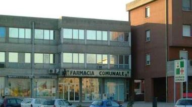 La farmacia comunale in piazza Aldo Moro