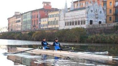 Una pagina del calendario 2012 della Canottieri Arno