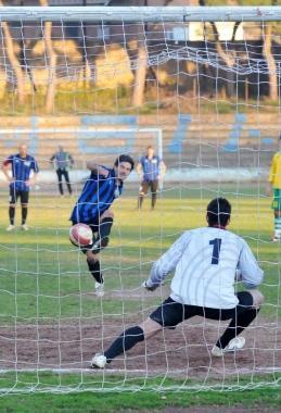 Gherardini con la palla ed un gol di Grilli 