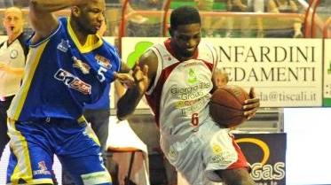 Bobby Jones (a destra) in azione