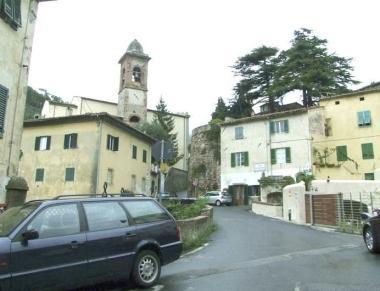 La strada per salire sul Serra passando da Montemagno 