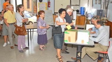 In fila per votare alle primarie del Pd nel 2009