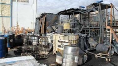 Incendio doloso devasta due capannoni della Lb Yacht