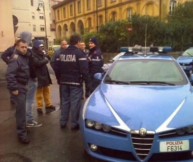 I giovani fermati dalle volanti della polizia 