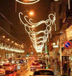 <b>NOTTE SCINTILLANTE.</b> Domani e dopodomani negozi aperti fino alle 23 