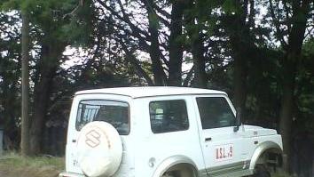 <b>A TERRA</b> Il Suzuki della Asl lasciato senza ruote