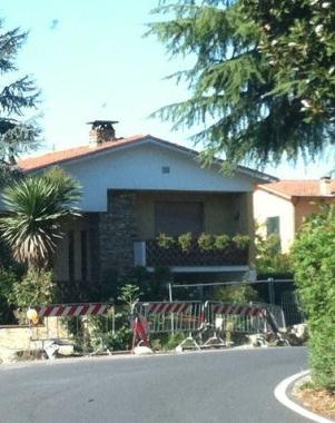 Le transenne in via delle Selvette 