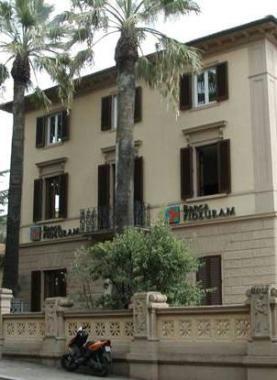 La palazzina Fideuram di viale Diaz 