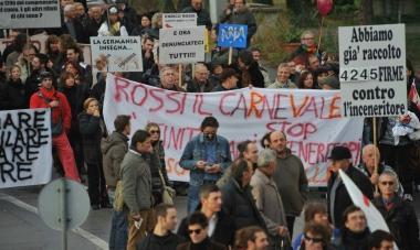 La recente manifestazione contro limpianto a Castelfranco e il presidente della Provincia di Pisa Andrea Pieroni      